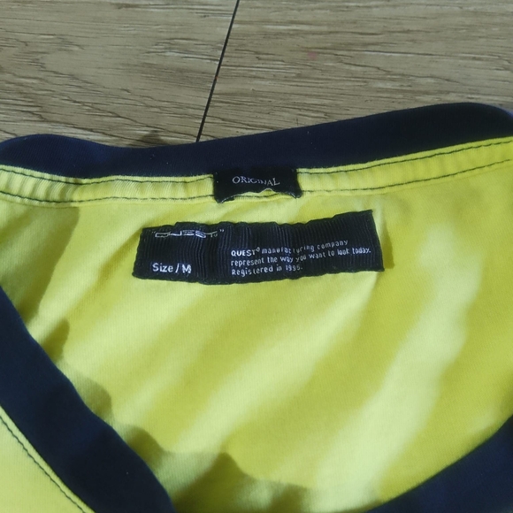 Guess Yellow and Black Short Sleeve Tee - Picture 3 of 4